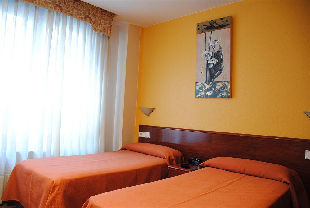 Hotel Playa Poniente Хихон Экстерьер фото